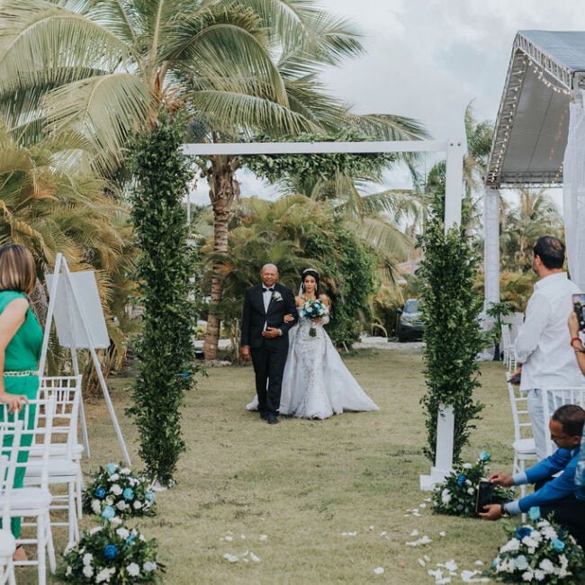 At TES Events Planner, we create unique and memorable events in Punta Cana, Dominican Republic. From weddings to corporate meetings, let us create an exceptional experience for you